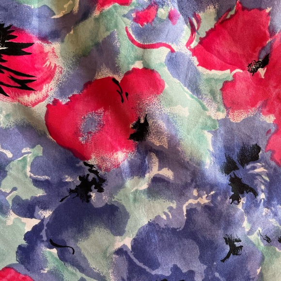 100% silk shorts in watercolor effect floral pattern in pink, indigo and green - Picture 5 of 9